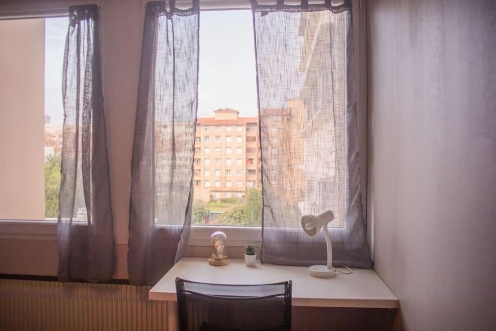 T2 Cosy & Moderne Avec Parking Prive Gratuit A Villeurbanne Exterior photo