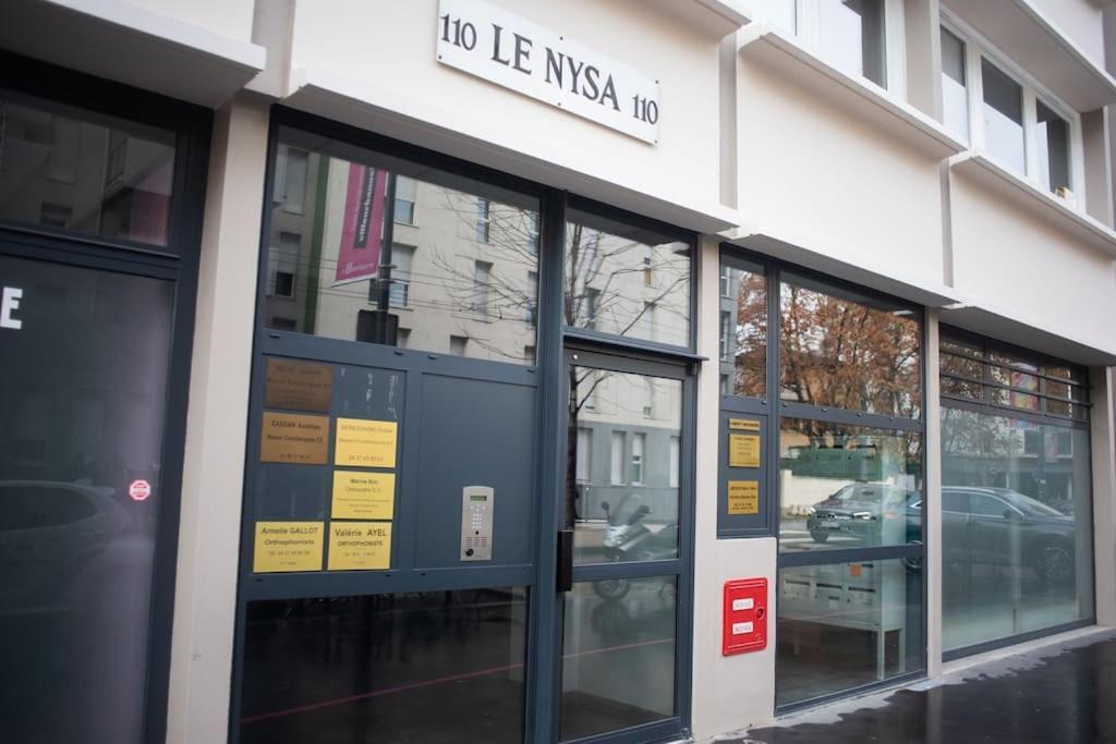 T2 Cosy & Moderne Avec Parking Prive Gratuit A Villeurbanne Exterior photo
