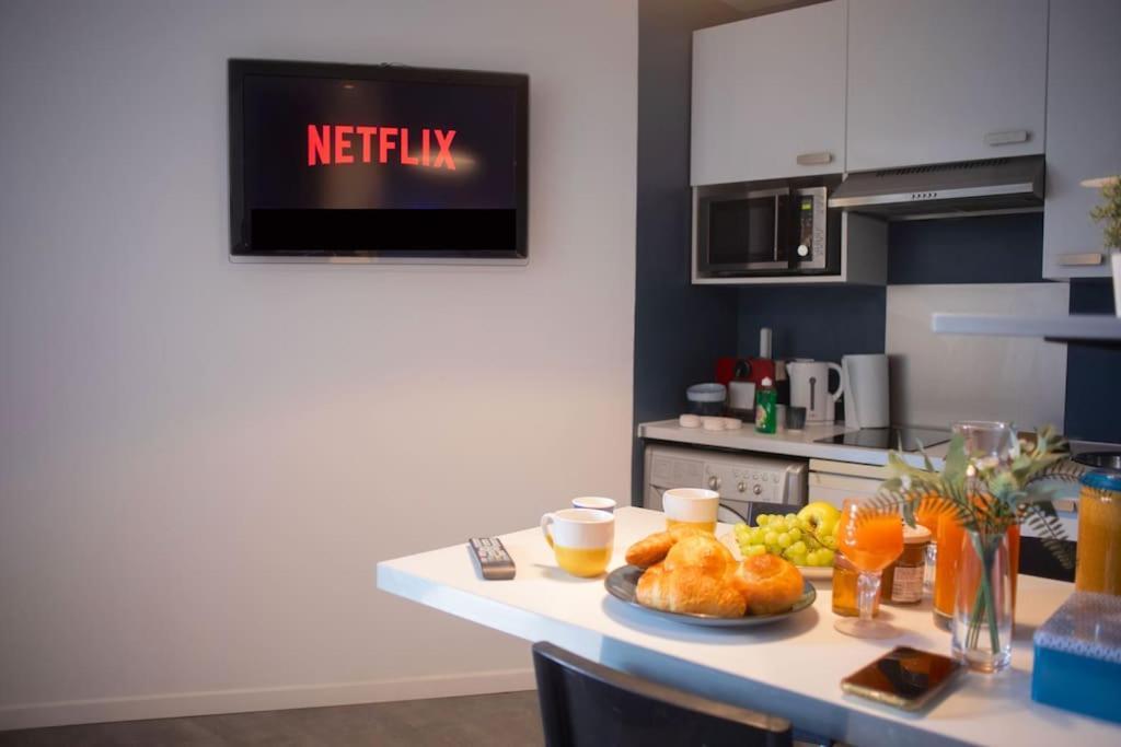 T2 Cosy & Moderne Avec Parking Prive Gratuit A Villeurbanne Exterior photo